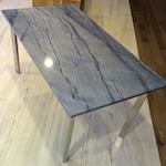Tisch aus Azul Macaubas