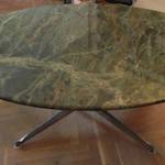 Tisch aus Verde Karzai Granit