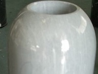 Vase aus Travertin Bianco-in Italien hergestellt